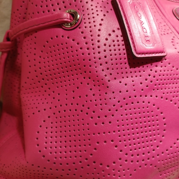Coach perforated shoulder bag - Picture 5 of 10